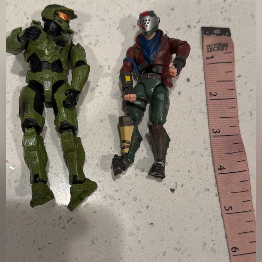Action Figure Collection- 13 misc action figures - Picture 3 of 8